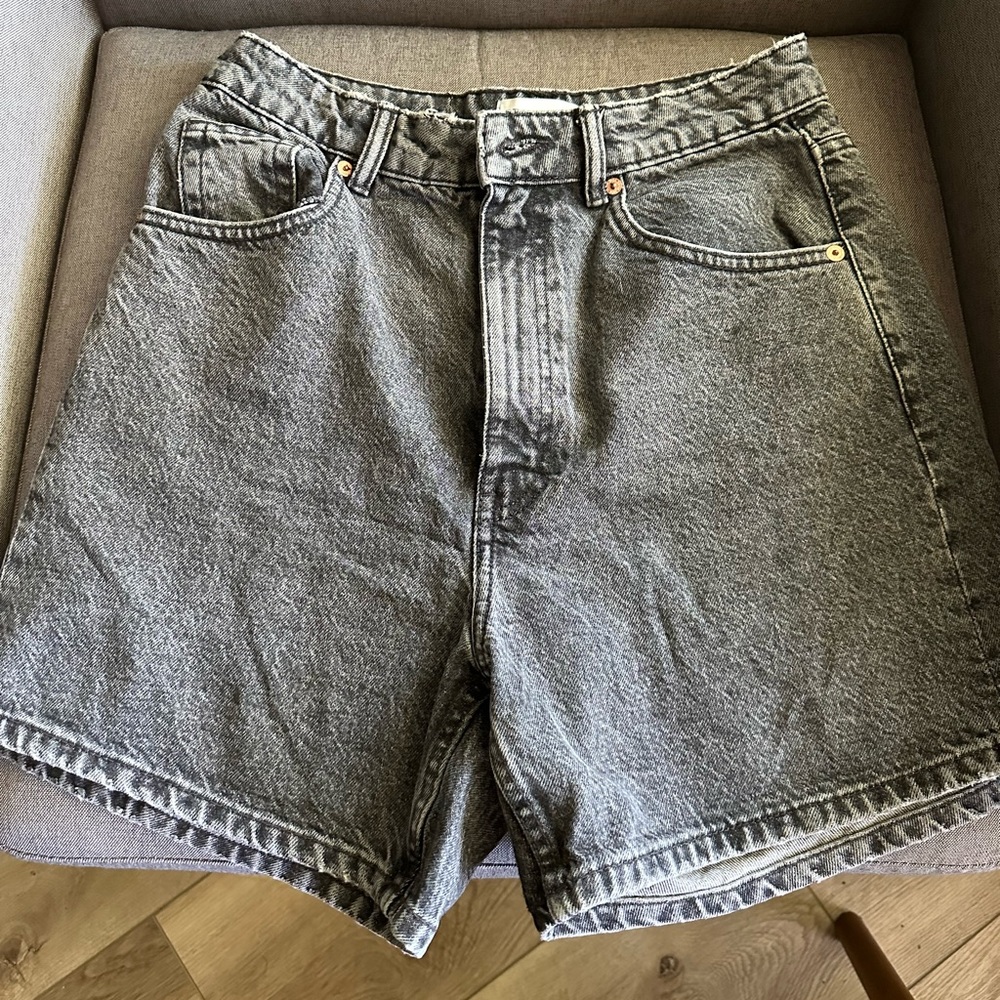 Zara women’s black denim shorts